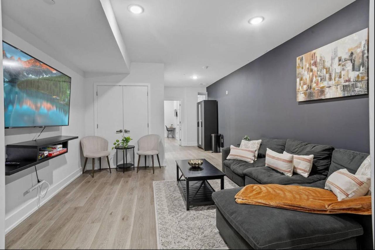 Cozy APT With Mini Golf, Basement Sleeps 10 - Chambres d’hôtes Philadelphie