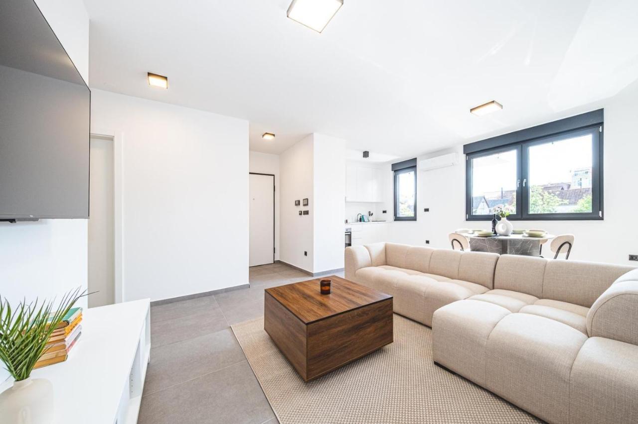 Zagreb 184 - 2 Bedrooms - Parking - Balcony - New - Apartment - Flexible Keybox Entry - Modern - Monthly Rent - WiFi - Chambres d'hôtes Zagreb