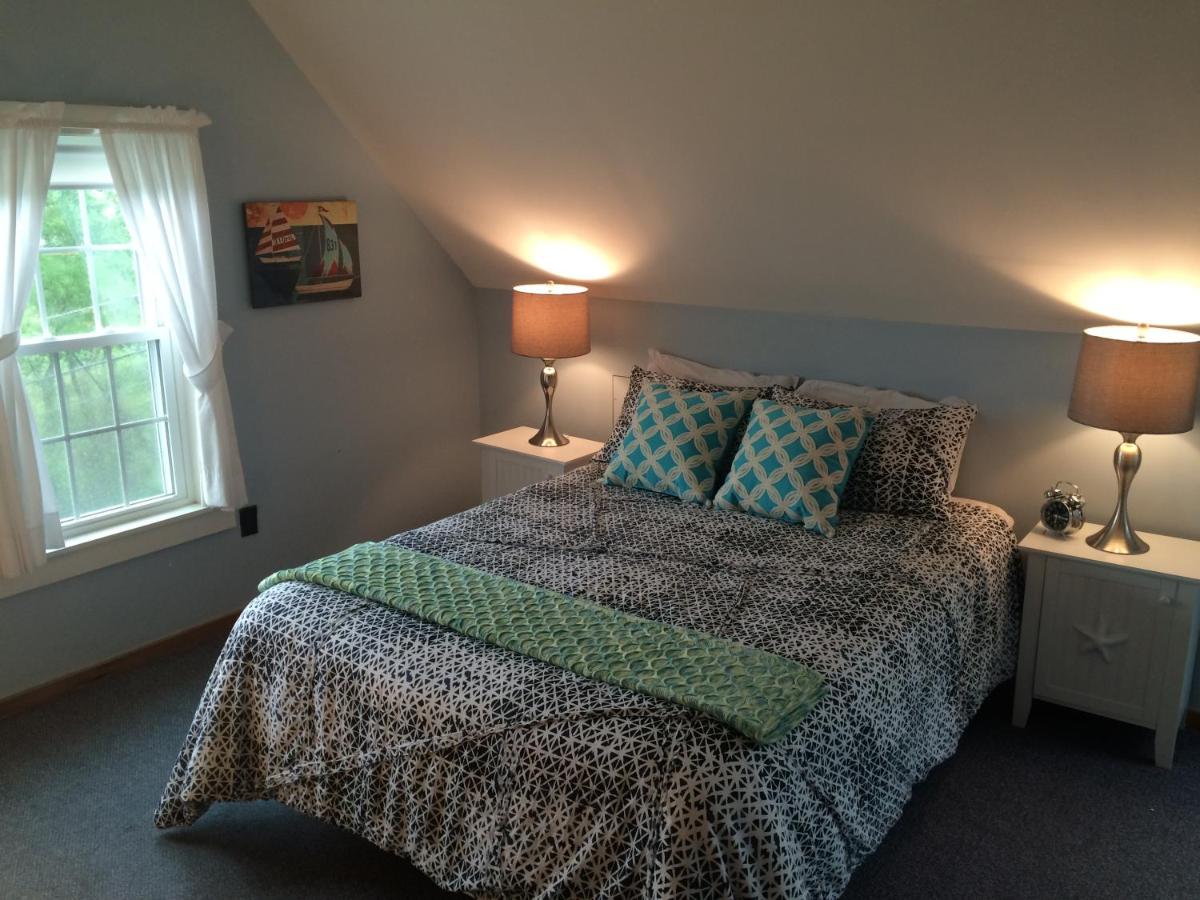 Basic Zimmer mit Queensize-Bett und Flussblick