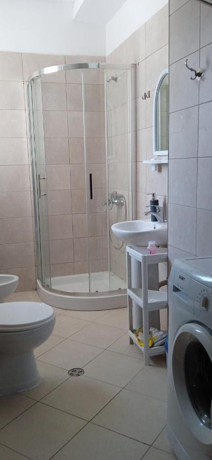 Irek's Vlora Plazhi i Vjeter Apartments - Chambres d'hôtes Vlora
