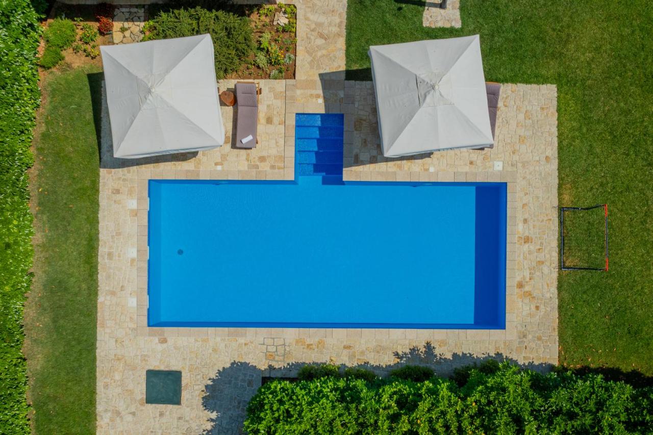 Villa Lavandis with Jacuzzi and 50m2 Pool - Bed and Breakfast Donji Vinjani