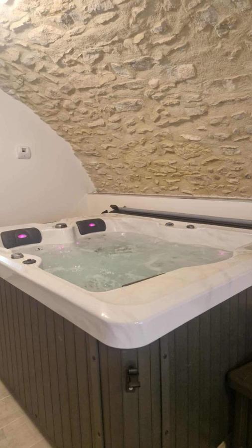 Appartement avec jaccuzzi privatif en RDC proche via rhona - B&B Charmes-sur-Rhône