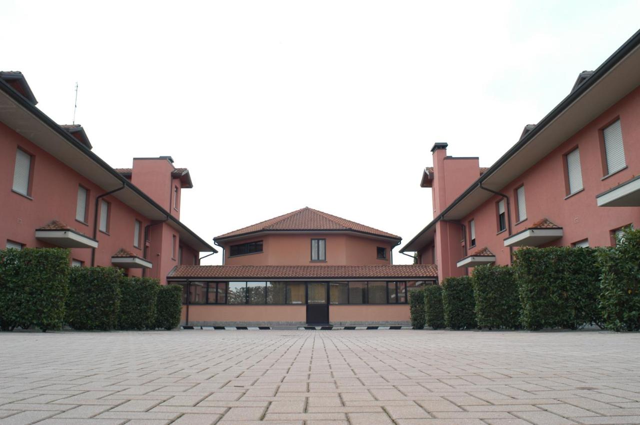Hotel Motel Europa - Chambres d’hôtes Ossona