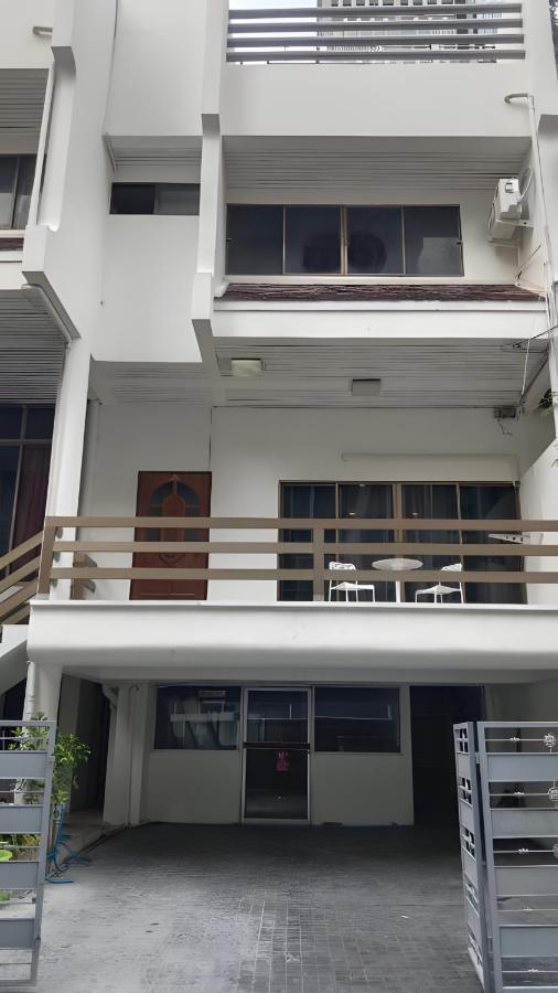 Stay On Sukhumvit Soi 11 สเตย์ออน สุขุมวิท 11 - B&B