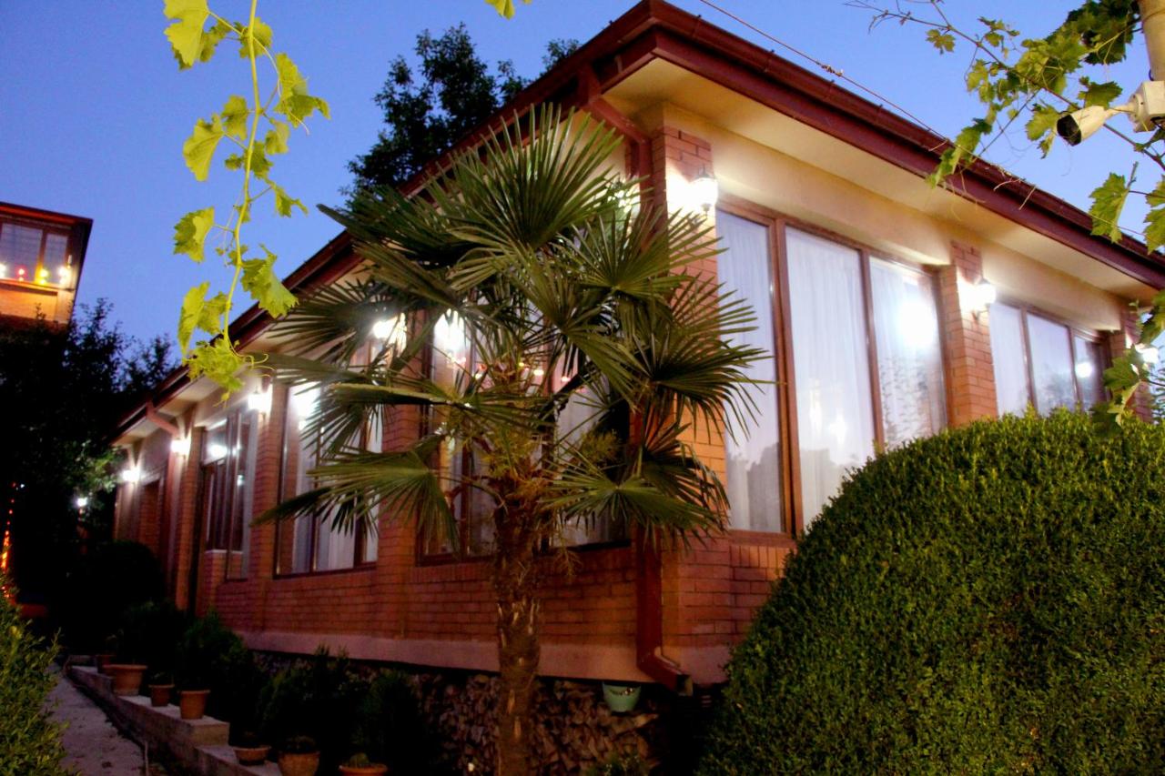 Kolkhis Ezo - Bed and Breakfast Chardakhi