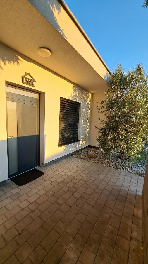 Moderný 3 izbový dom so záhradou a terasou blízko Bratislavy - Ferienwohnung Slovenský Grob