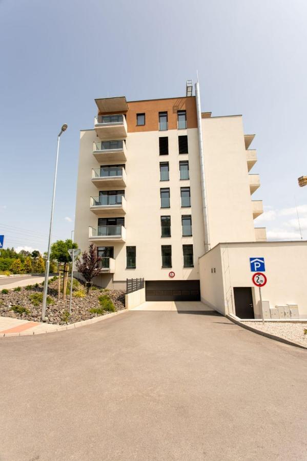 1-Bedroom LUX Apartment with Balcony & Underground Parking Garage - B&B Spišská Nová Ves