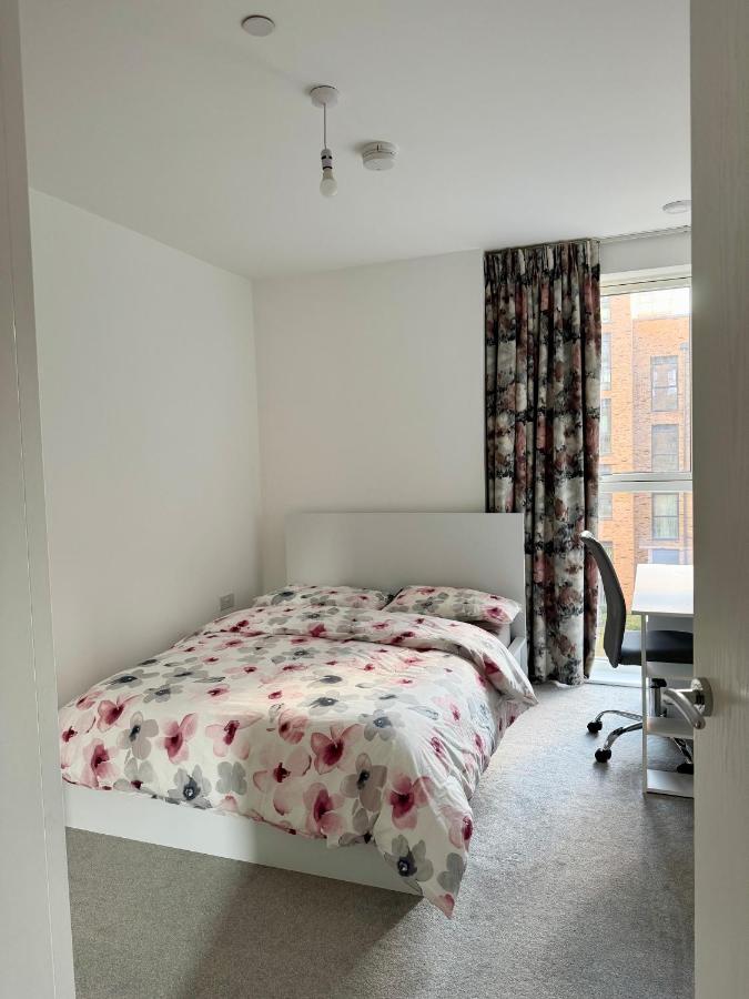 Cozy Modern Room In London - B&B