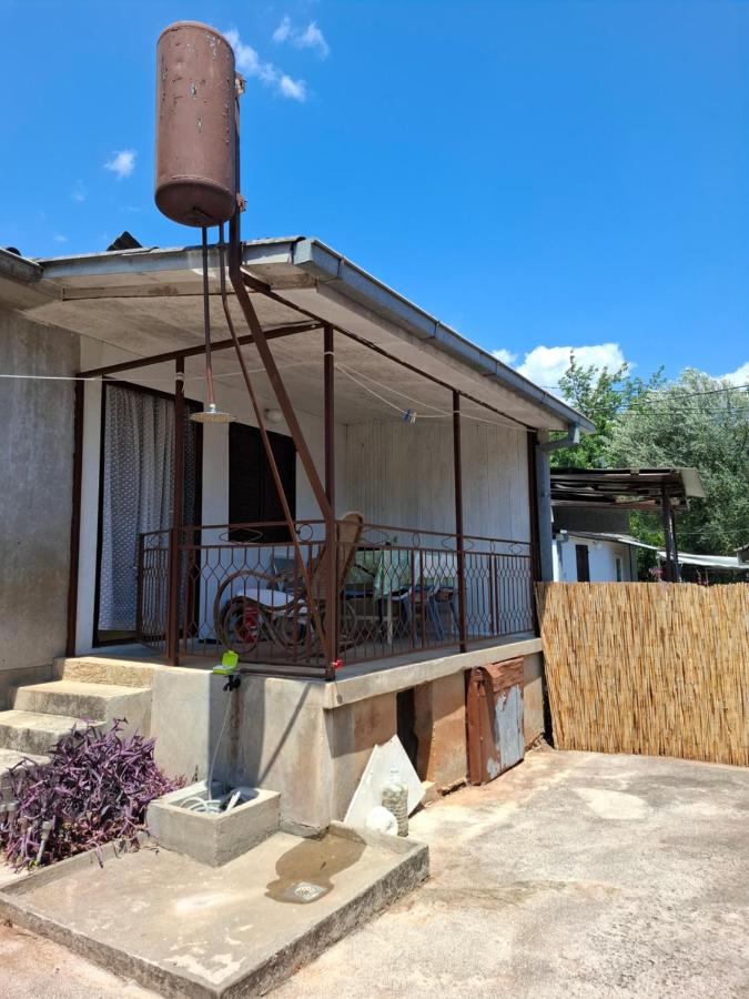 Favela Hostel Djenovici - Bed and Breakfast Ðenovići
