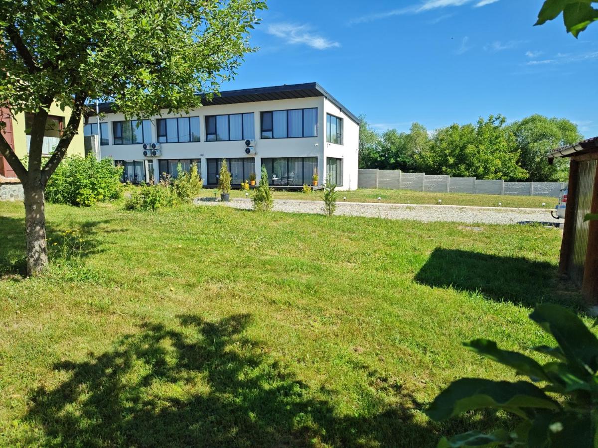 JAI GIRIDHARI - B&B