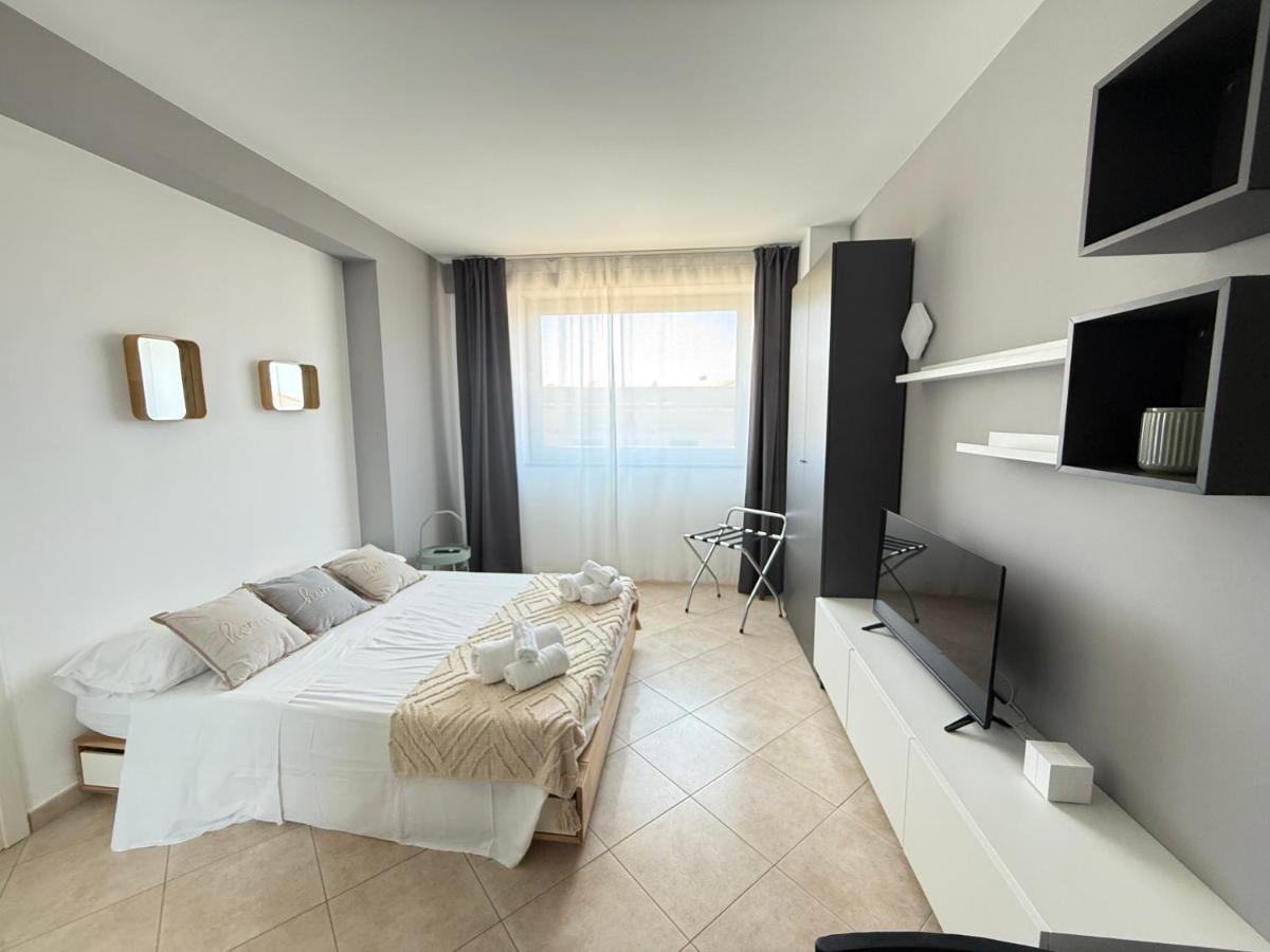 Studio Apartment with One Double Bed