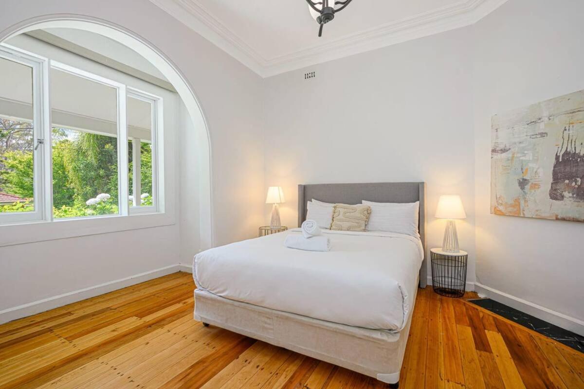 Spacious 5BD Garden House in Hornsby close 2 train - B&B