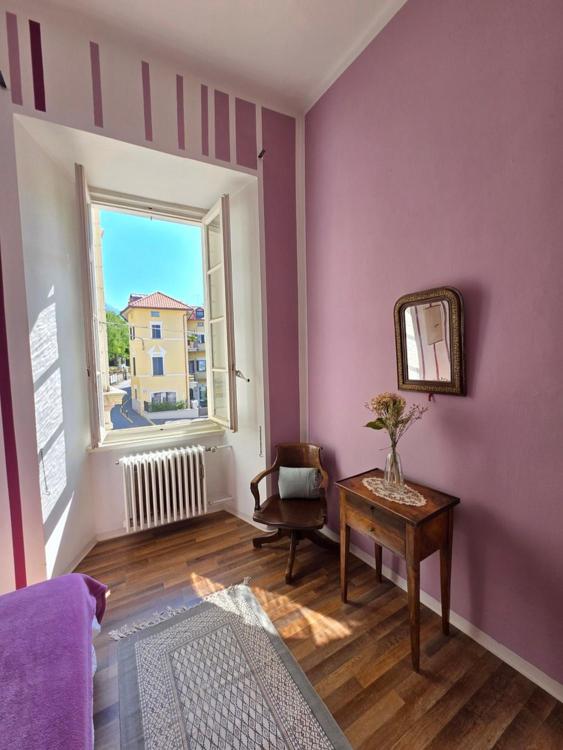 Tweepersoonskamer met Gedeelde Badkamer