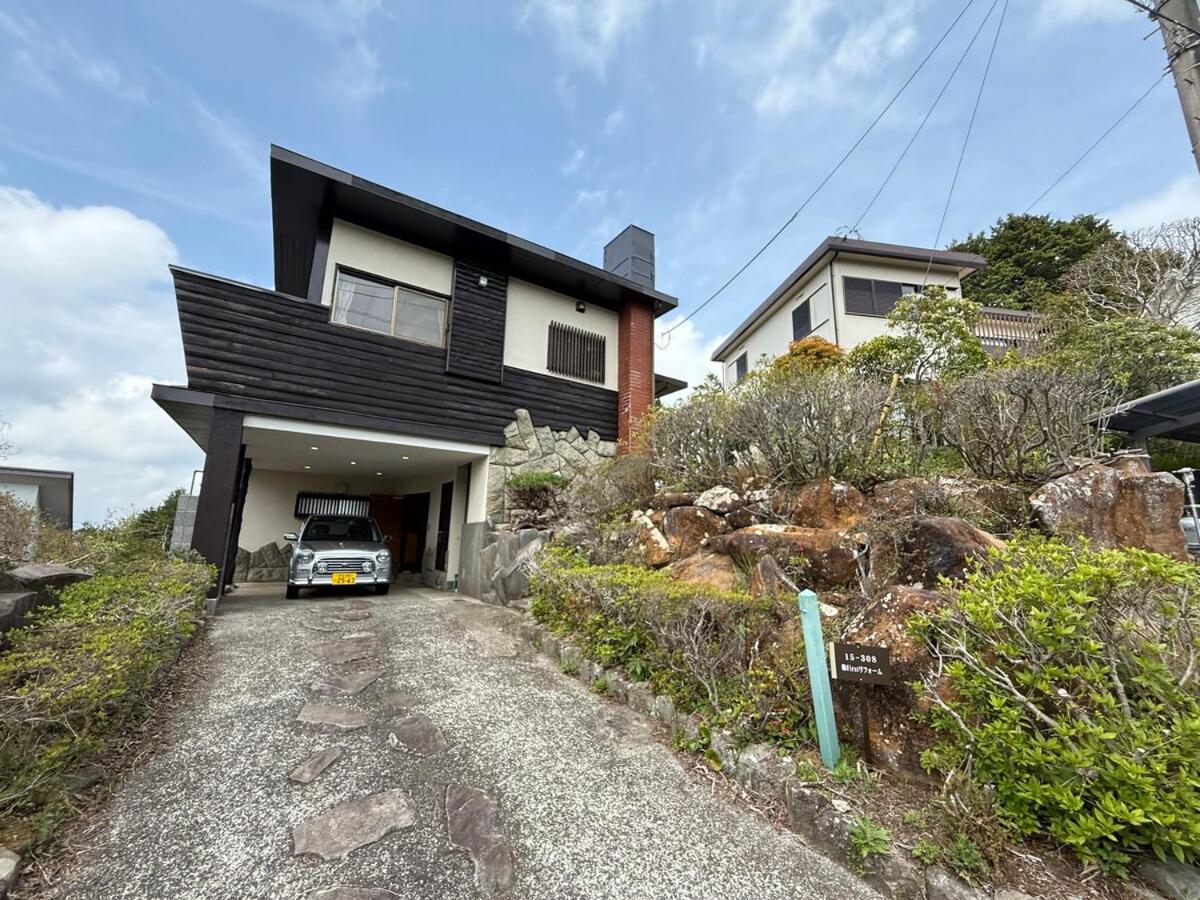 Private villa with natural hot spring rock bath for up to 9 guests Includes 3 bedrooms ideal for groups Mt Fuji view from the second floor Grandview Minamihakone - B&B Kamizawa