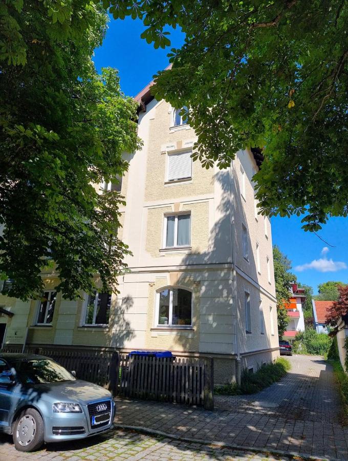Leo11 - B&B