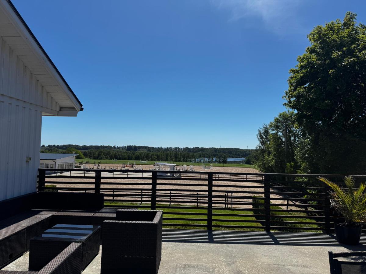 Hallands Equestrian Lägenhet - Ferienwohnung Laholm