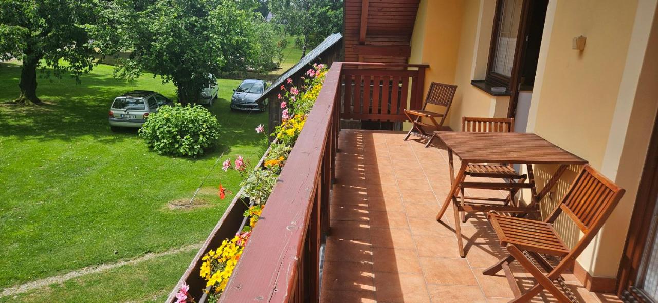 Familienzimmer mit Gartenblick