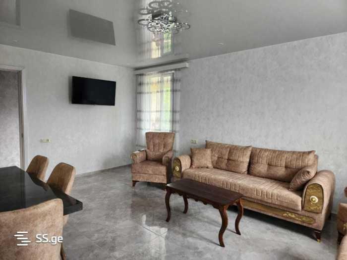 5 Bedroom Apartment - B&B