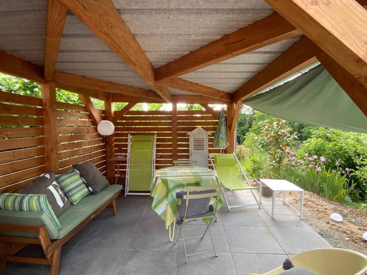 Charmant F1 avec terrasse et vue sur jardin arboré - fraicheur naturelle du rez de jardin - parking - B&B Bellerive-sur-Allier