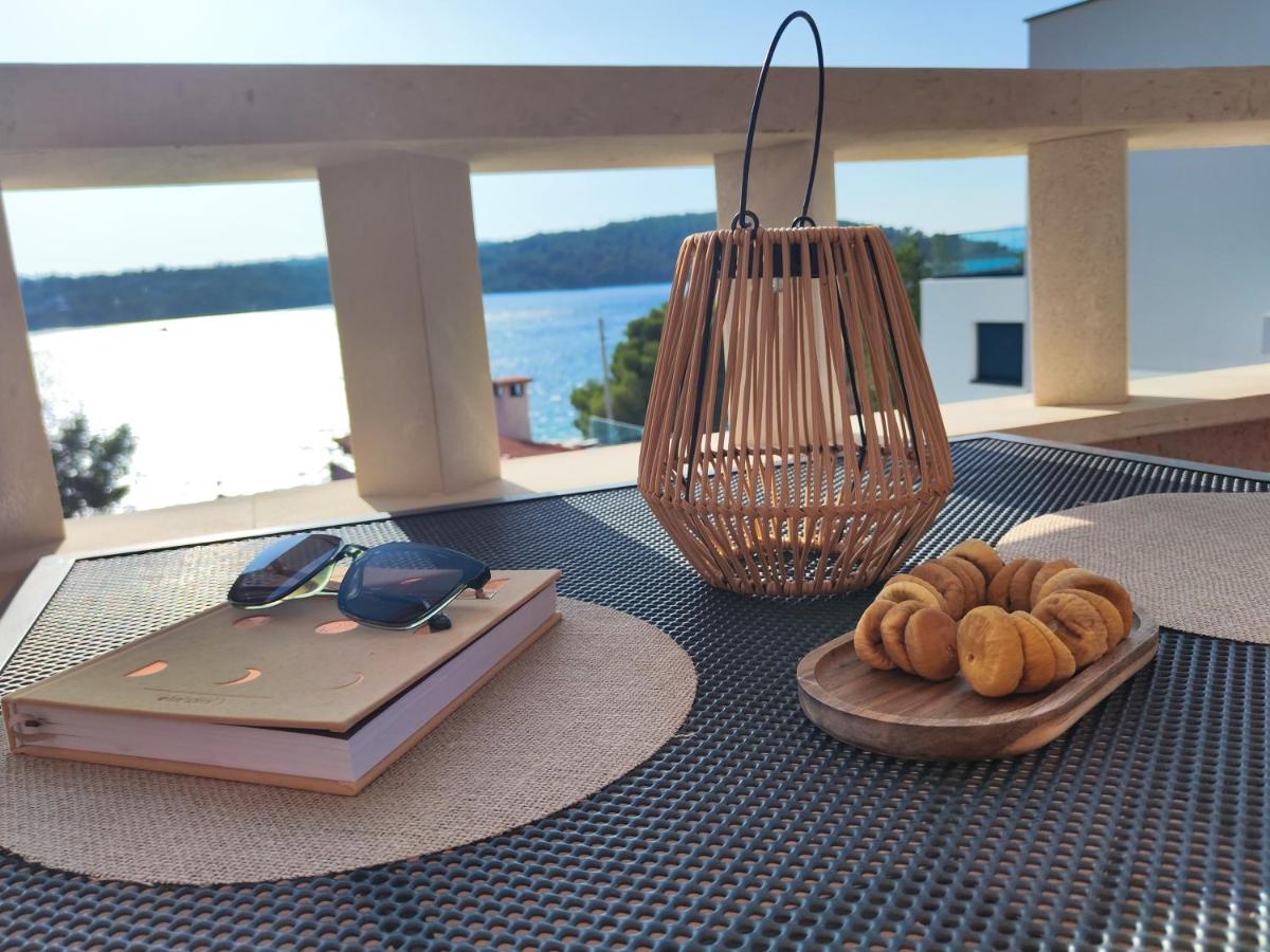 Appartamento Comfort con 1 Camera da Letto, Balcone e Vista Mare