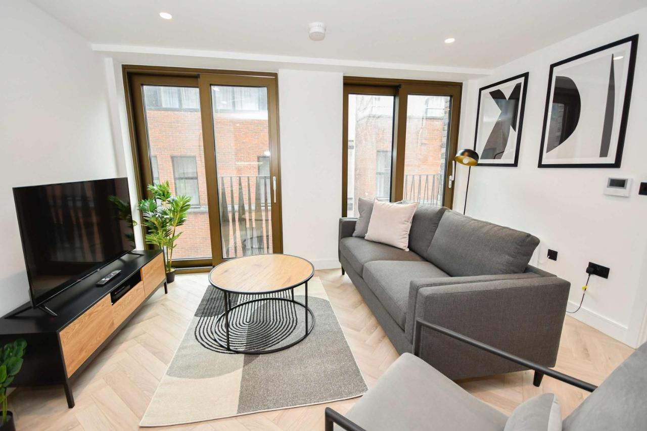 Modern 1 Bed Flat in Central Manchester w Balcony - B&B
