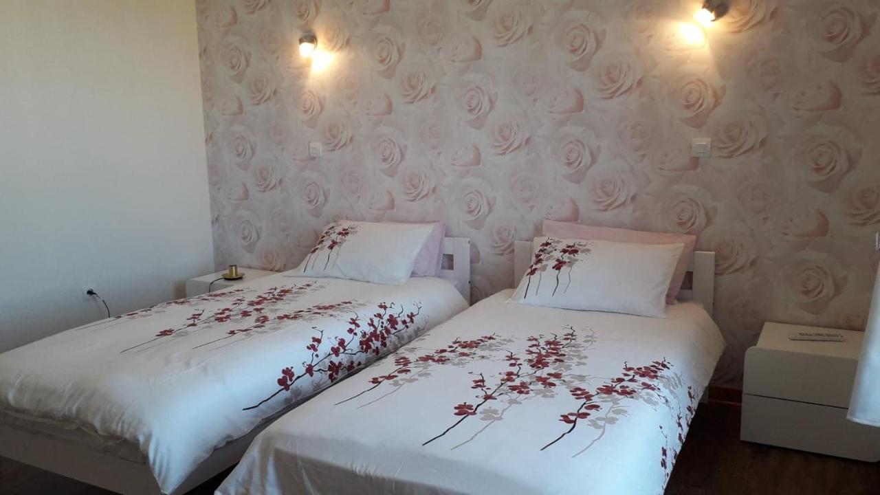 La Maison en Cézallier - Roses - Ferienwohnung Marcenat