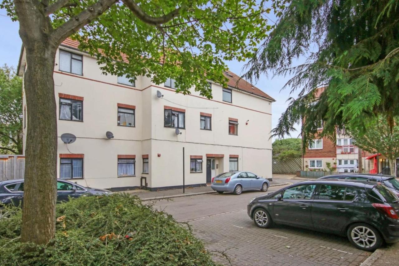 Excel & City Airport Cozy 2BR with Workspace Near DLR - B&B
