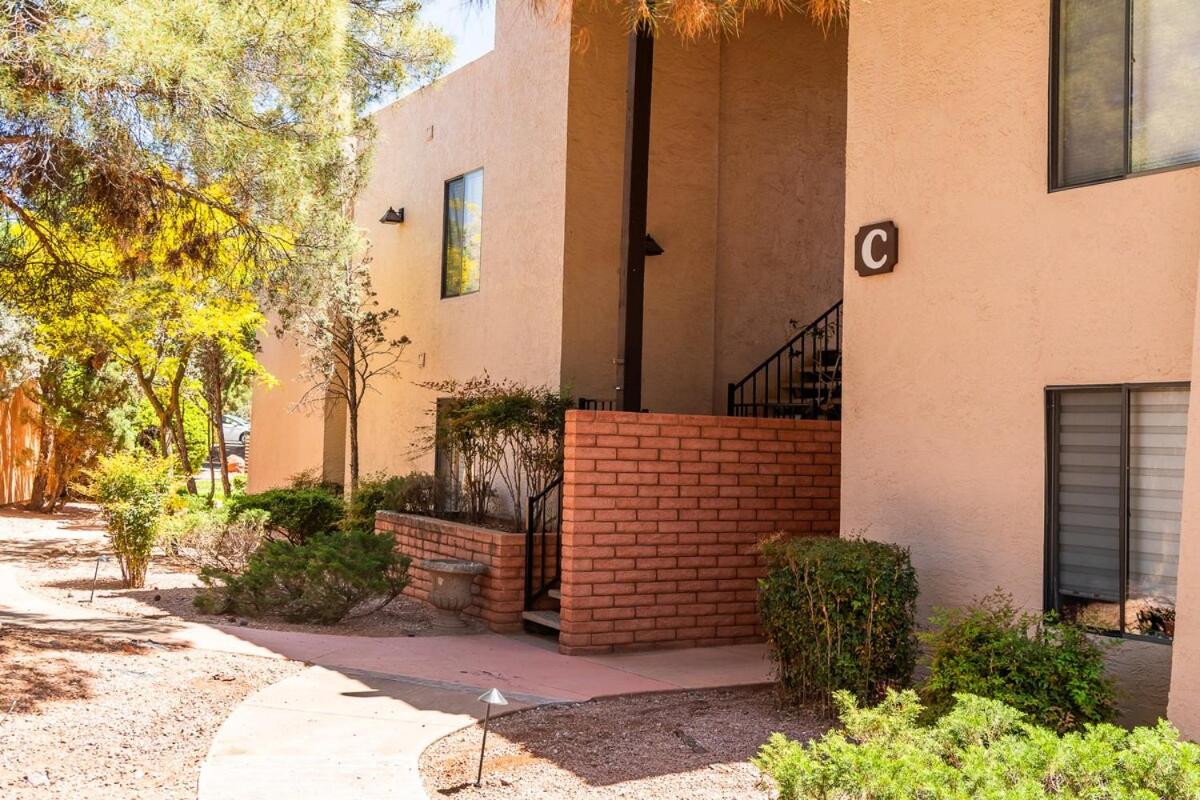 Sedona Condo - Pool, Hot tub, Pickleball, BBQ, EV Charger - Chambres d’hôtes Sedona