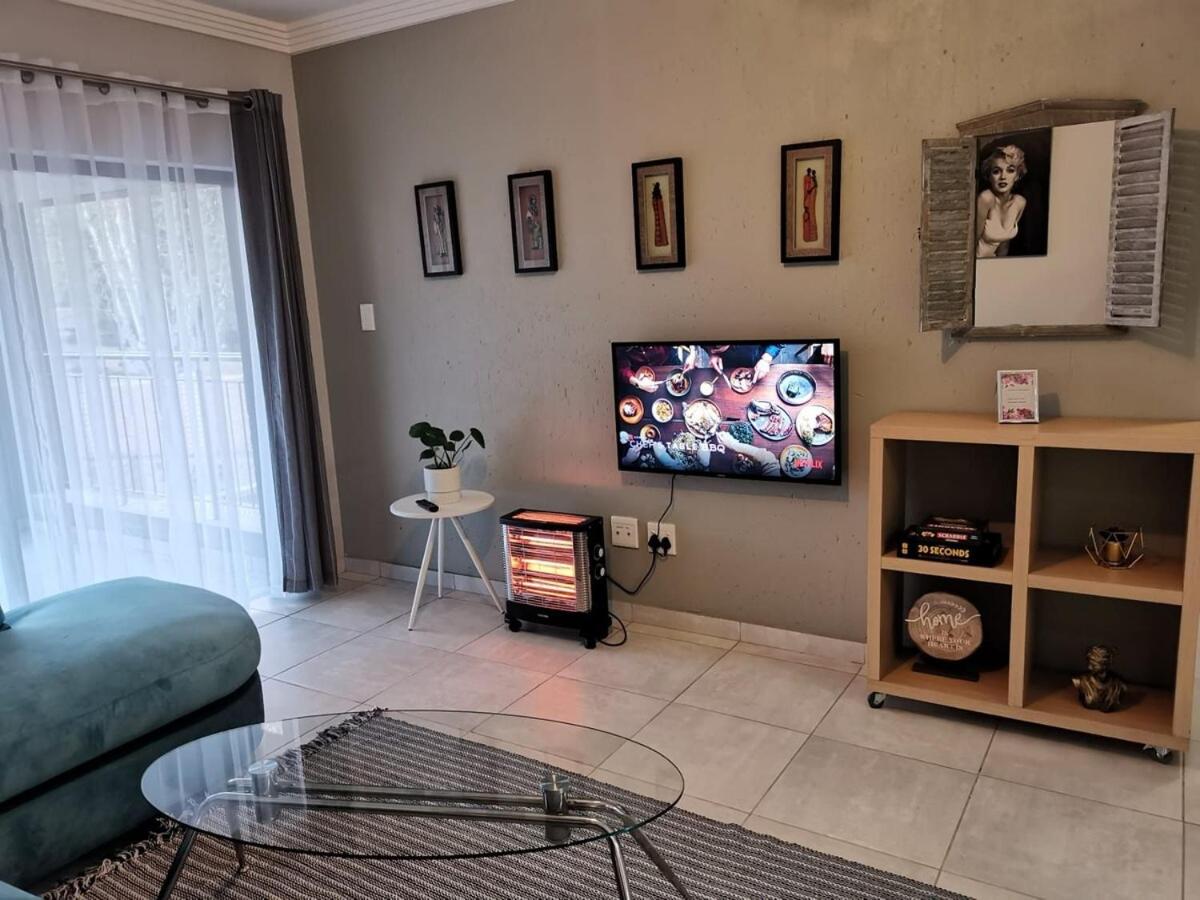 Willow House Escape - Your Home Away From Home - B&B Vosburg