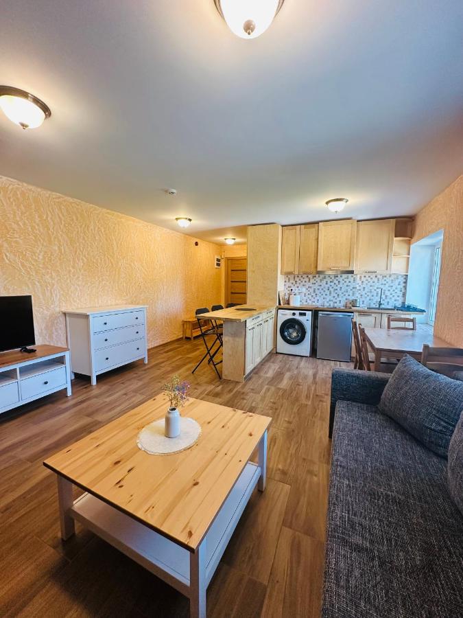 Rožu namu apartamenti 4 - B&B Kuldiga