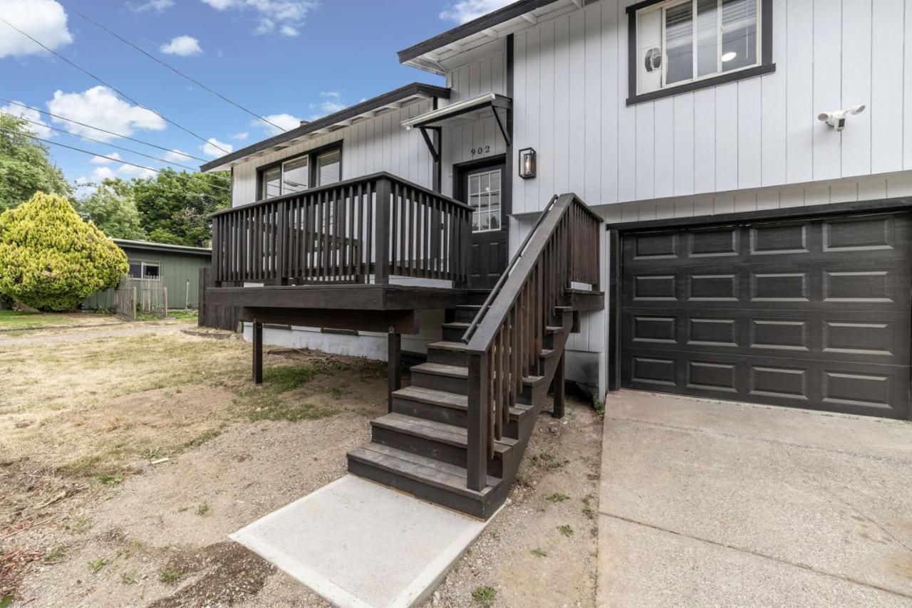 CDA Family Fun Hot Tub, Game Room And More - Bed and Breakfast Coeur d'Alene