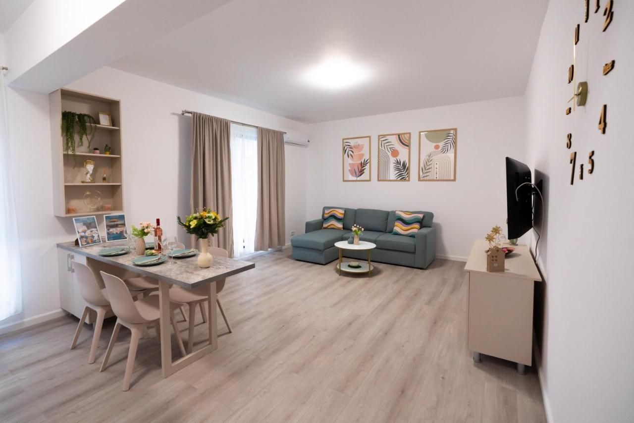 Soni Exclusive Apartments 1218 Plaza with Private Parking & Self Check-in - B&B Bucarest