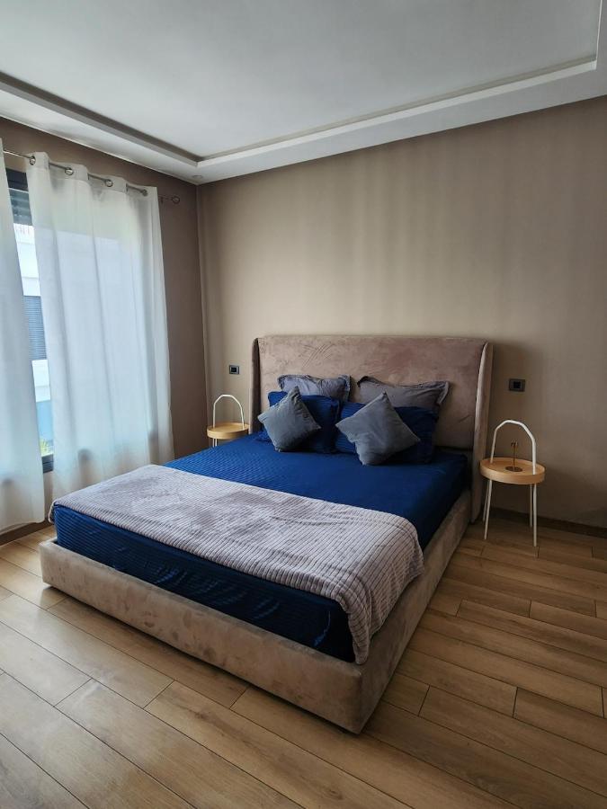 Appartamento con 2 Camere da Letto e Vista Piscina