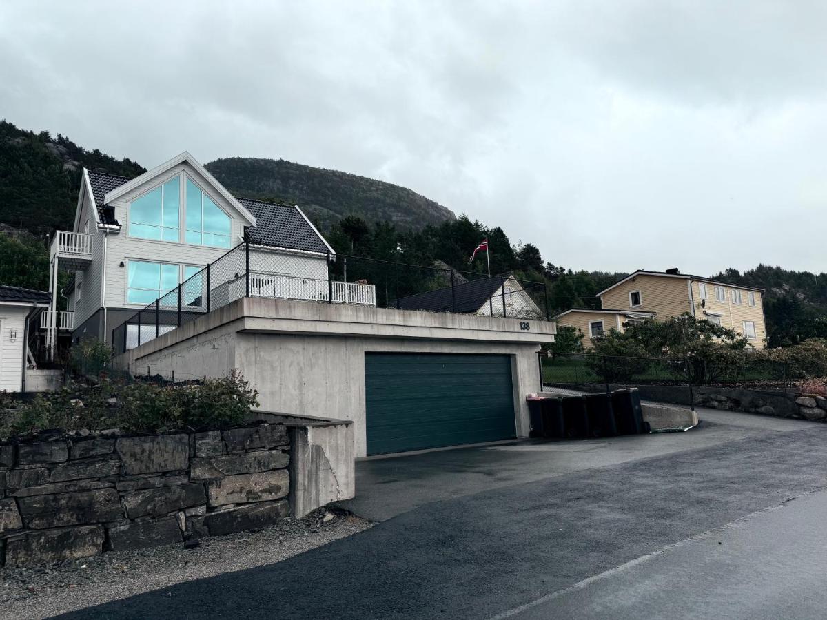 Full house with stunning view near Pulpit rock - B&B