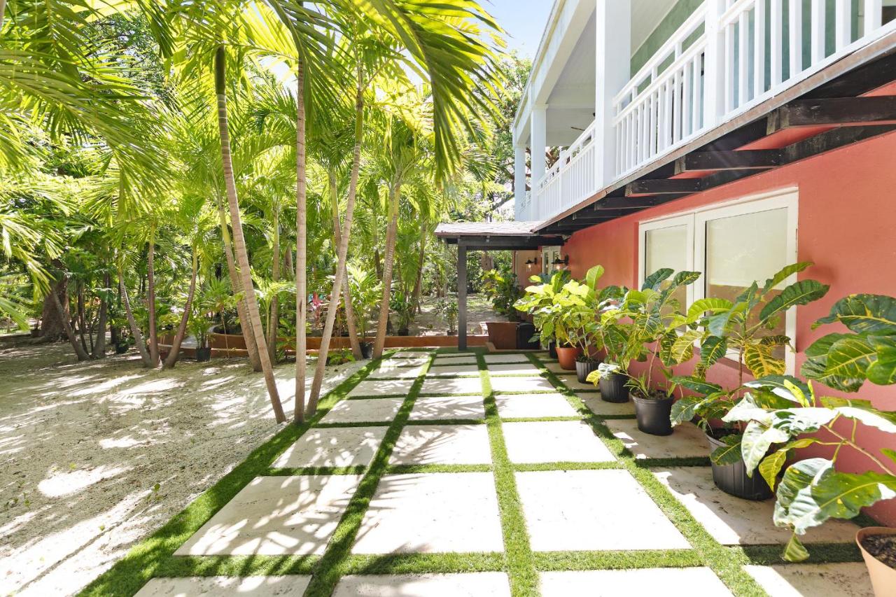 Island Gardens Family Escape, Pool & Car included - B&B
