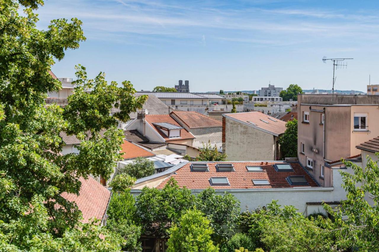 Reims Centre, Appartement 4 Chambres NETFLIX - B&B Tinqueux