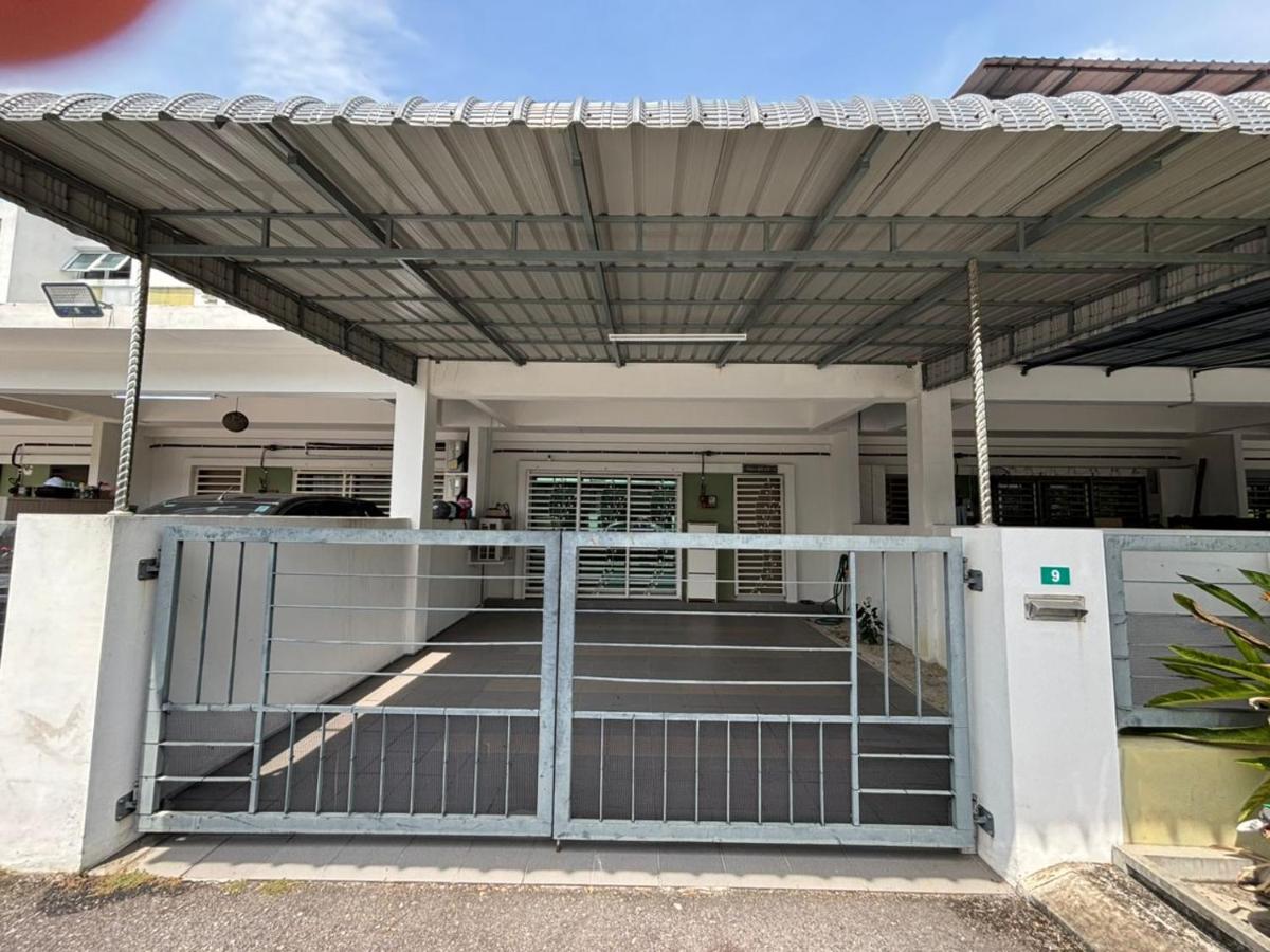 Nameera Stay Bandar Universiti Seri Iskandar - B&B