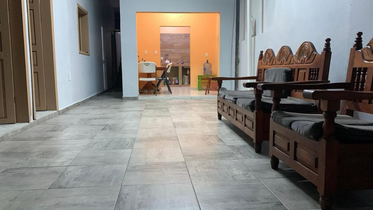 Casa en el centro de Uruapan con cochera y terraza - Bed and Breakfast Uruapan del Progreso