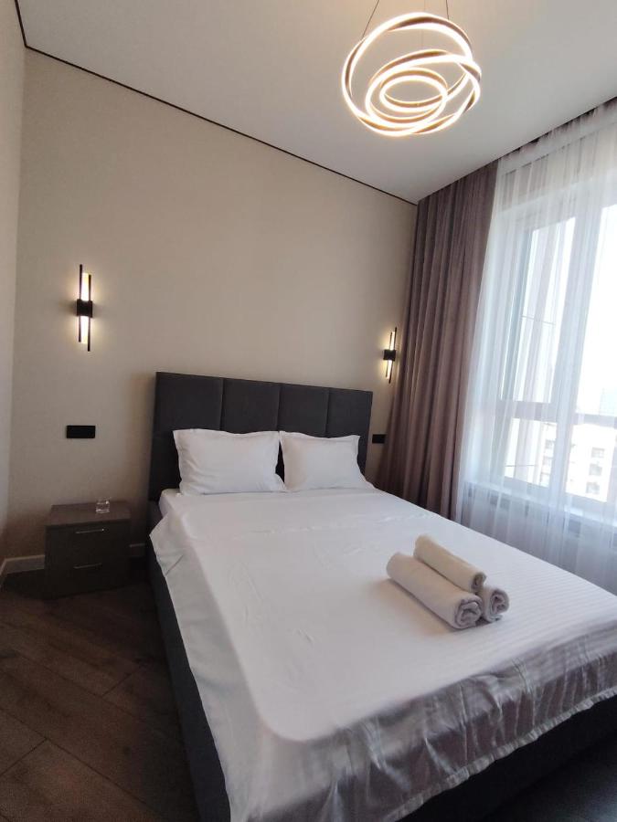 ЖК Sardar City стильная 2-комнатная апартаменты - Chambres d'hôtes Astana