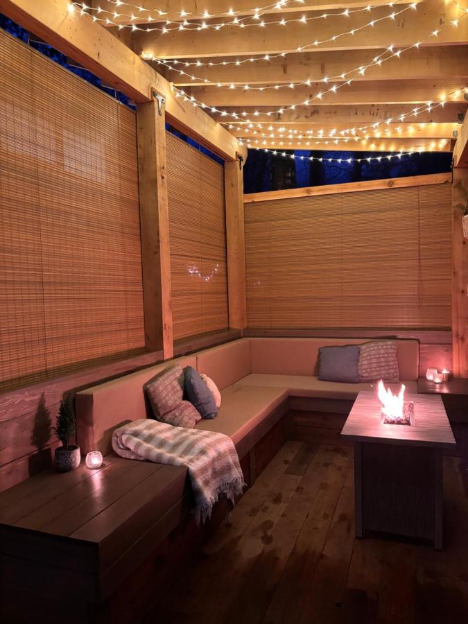 Riverwood Retreat-hot tub and cedar sauna on the river - Chambres d'hôtes Squamish