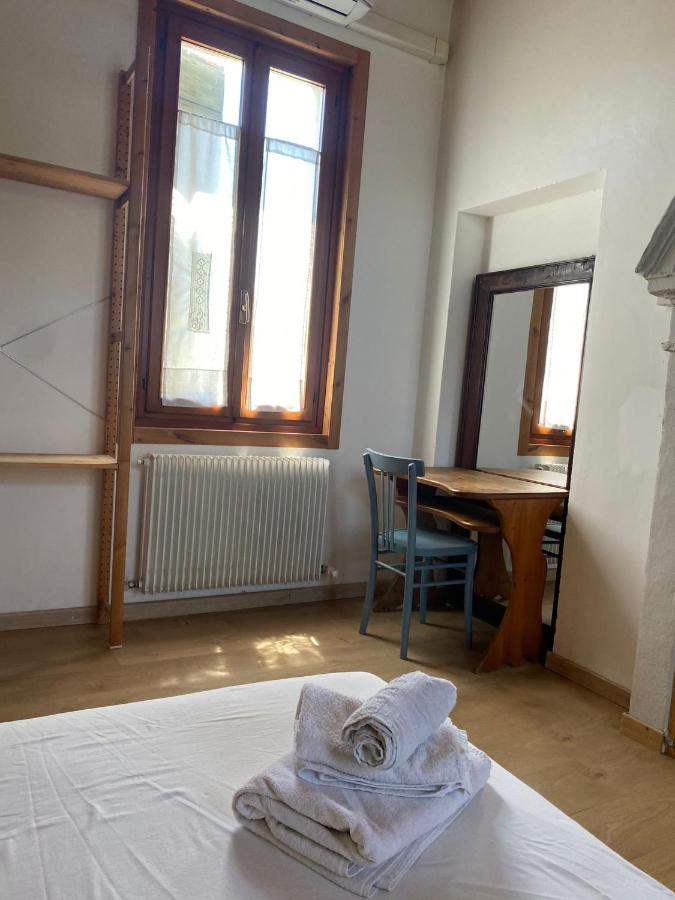 Ampia Camera Matrimoniale/Doppia con Letti Singoli