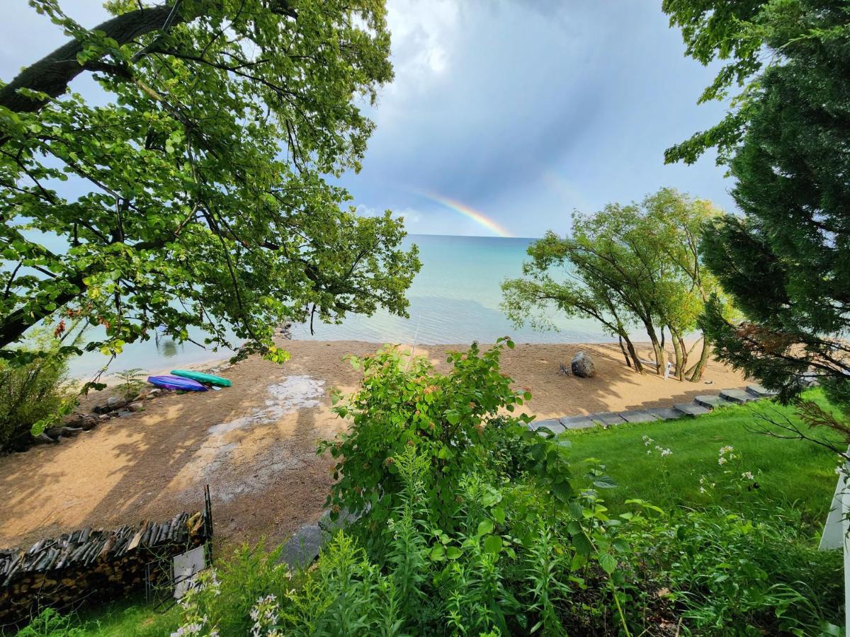 Stunning Newly Renovated Modern Beach House - 7633 - B&B Cedar