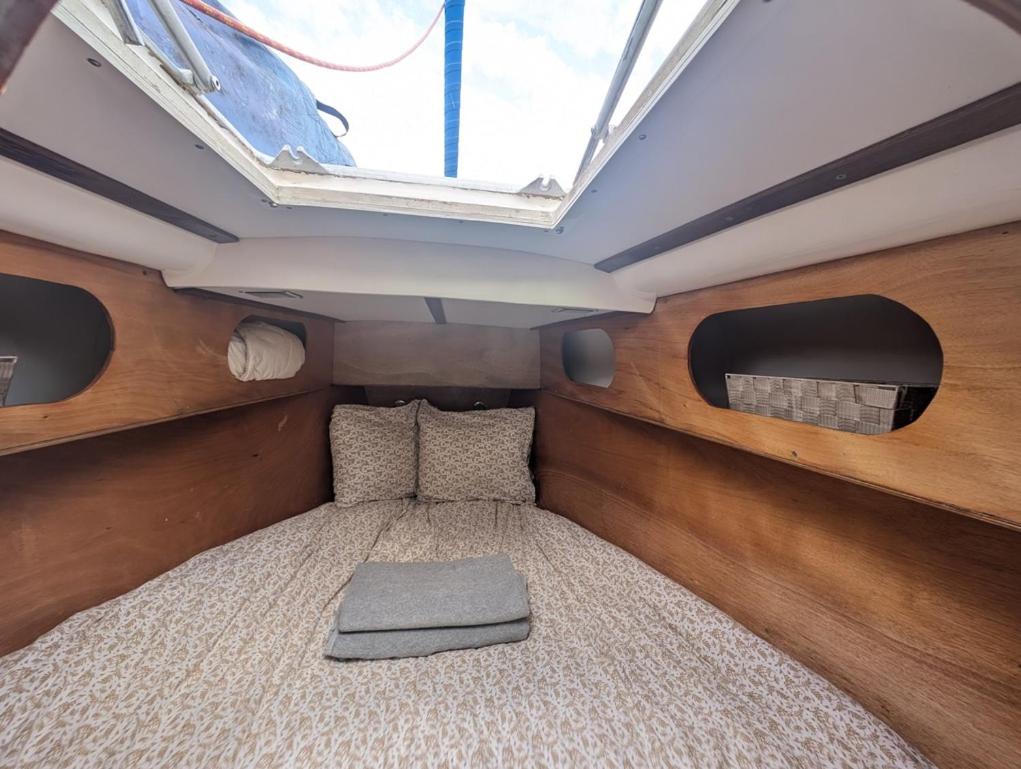 Séjour insolite à bord d'un voilier de 11m - Charmante Marina proche Barcelone - B&B