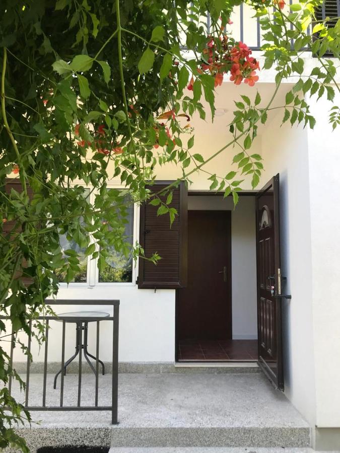 Green 9 - B&B