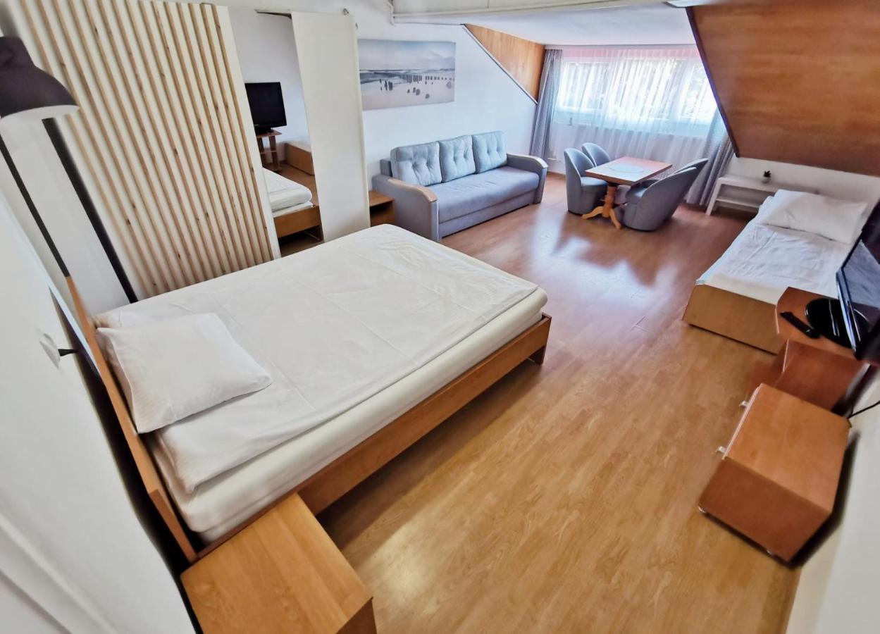 Camera Familiare con Bagno Privato