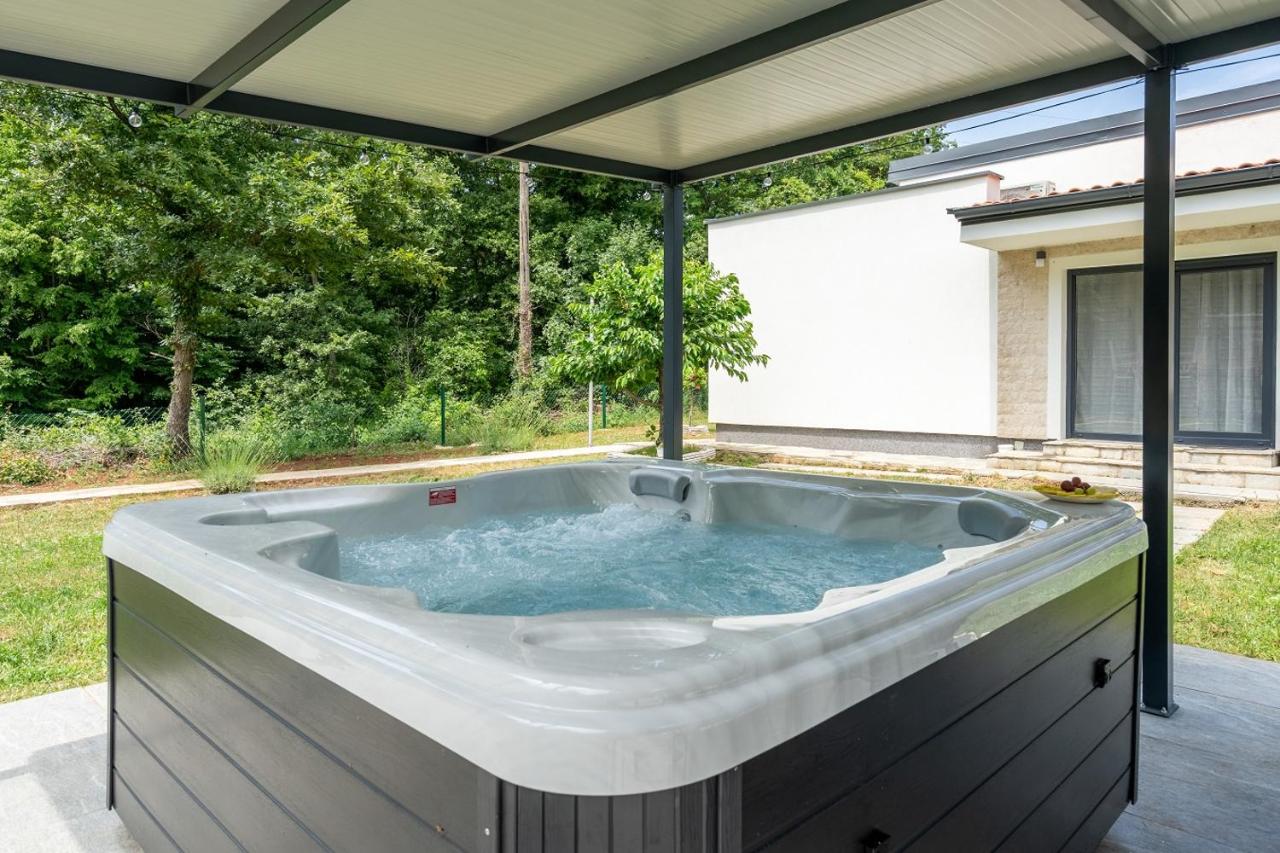 Villa DE Luna Istra, Jacuzzi - B&B
