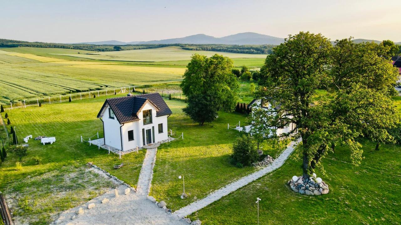 Nuka House - Teatr Natury z Jacuzzi - B&B