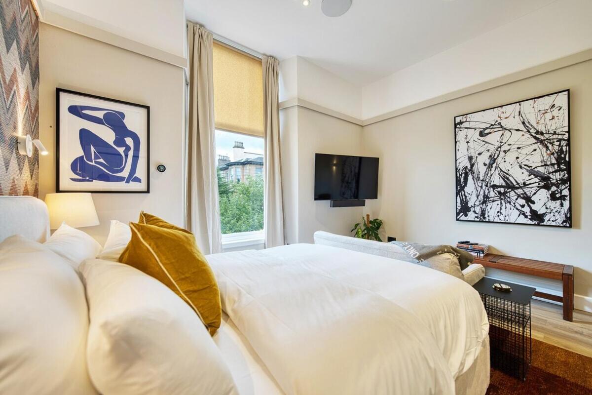 Deluxe One-Bedroom Apartment with City View