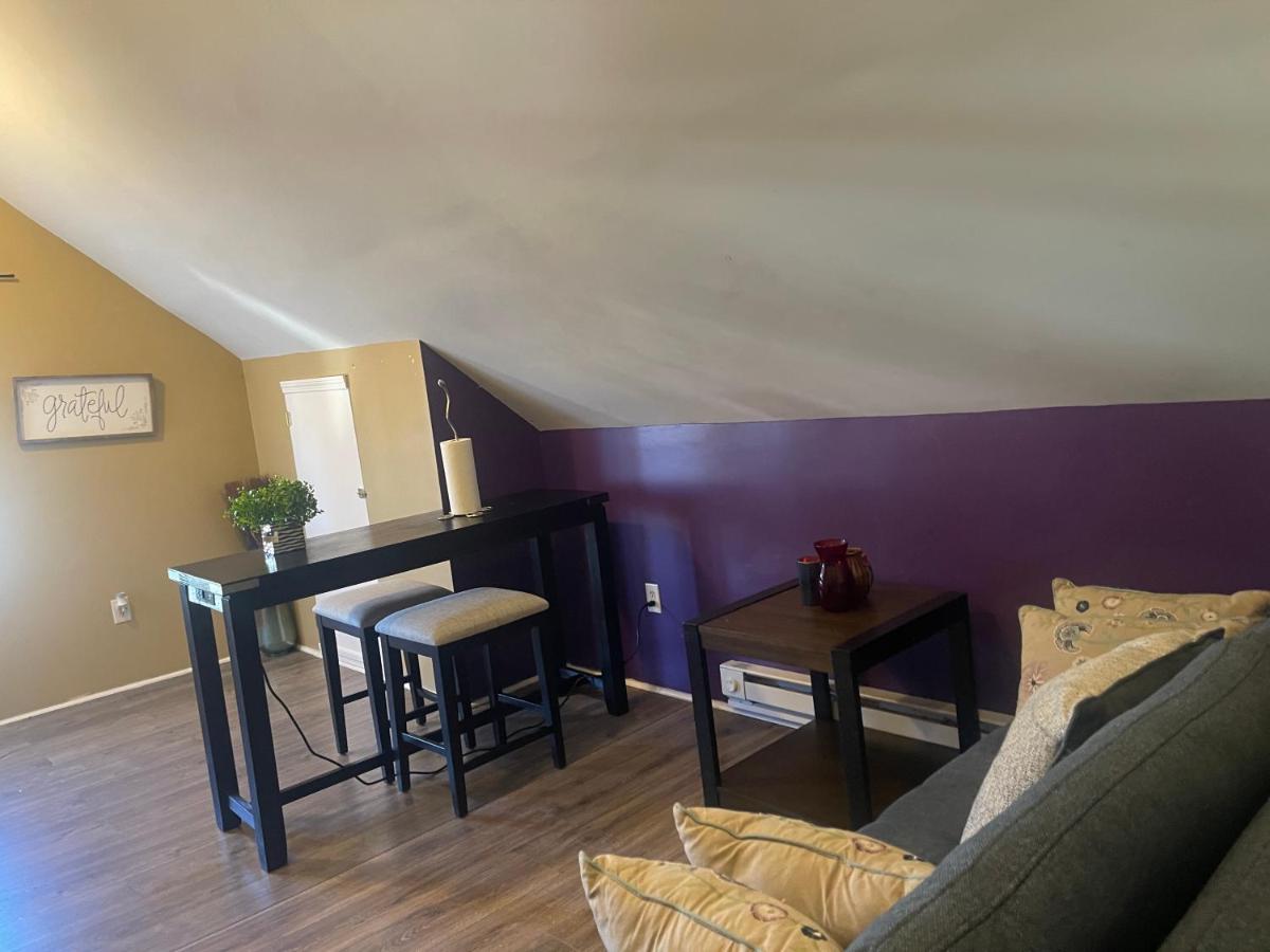 Wanna hang out - B&B East Hartford