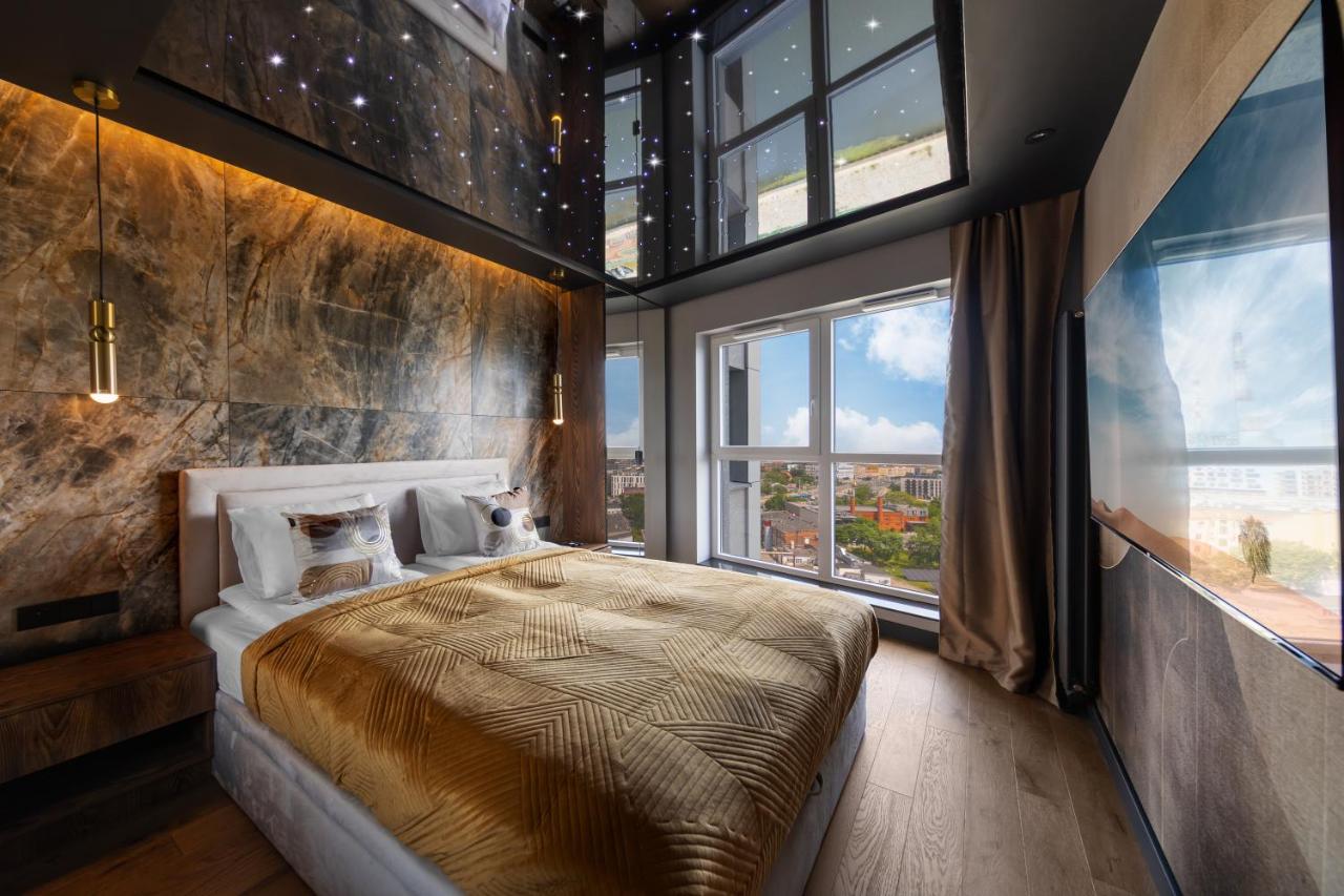 One-bedroom Apartment with Balcony and River View